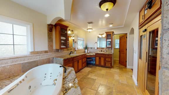 Hidden Vineyard Estate - Image 4