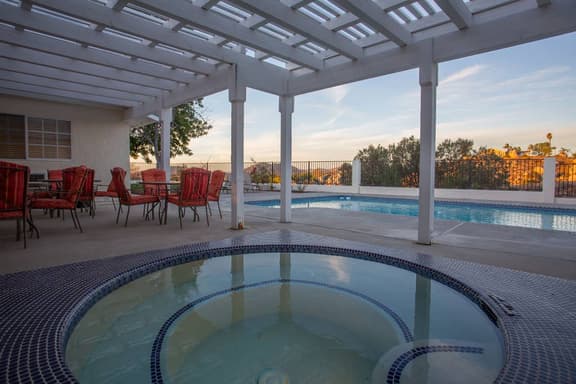 Villa De Vino Estate - Image 1